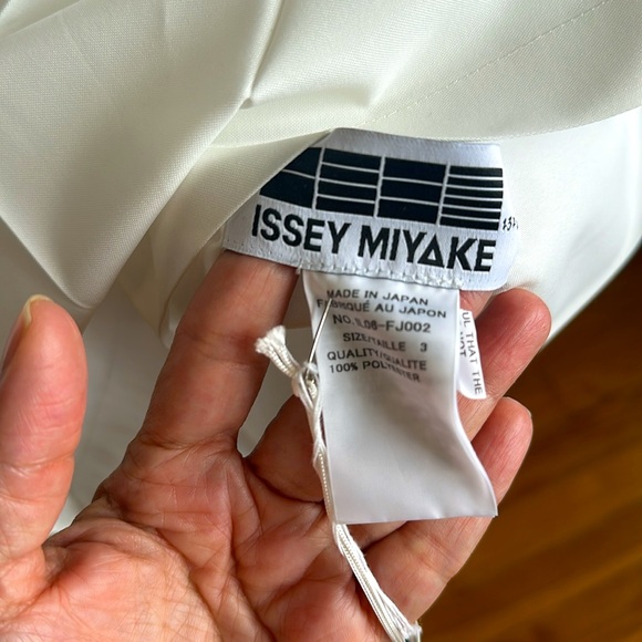ISSAY MIYAKE Very rare asymmetric top, 100% Authentic - Picture 4 of 7